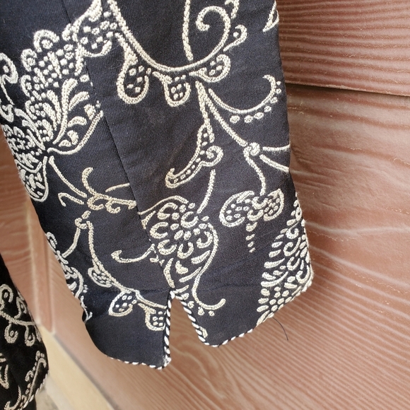 CAbi Eliza Tapestry Brocade Embroidered Black and Cream Jacket Blazer Size 2 EUC - Picture 11 of 16